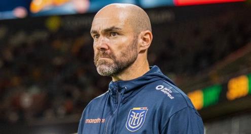 بعد ساعة من وداع كوبا أمريكا على يد الأرجنتين.. إقالة مدرب منتخب الإكوادور